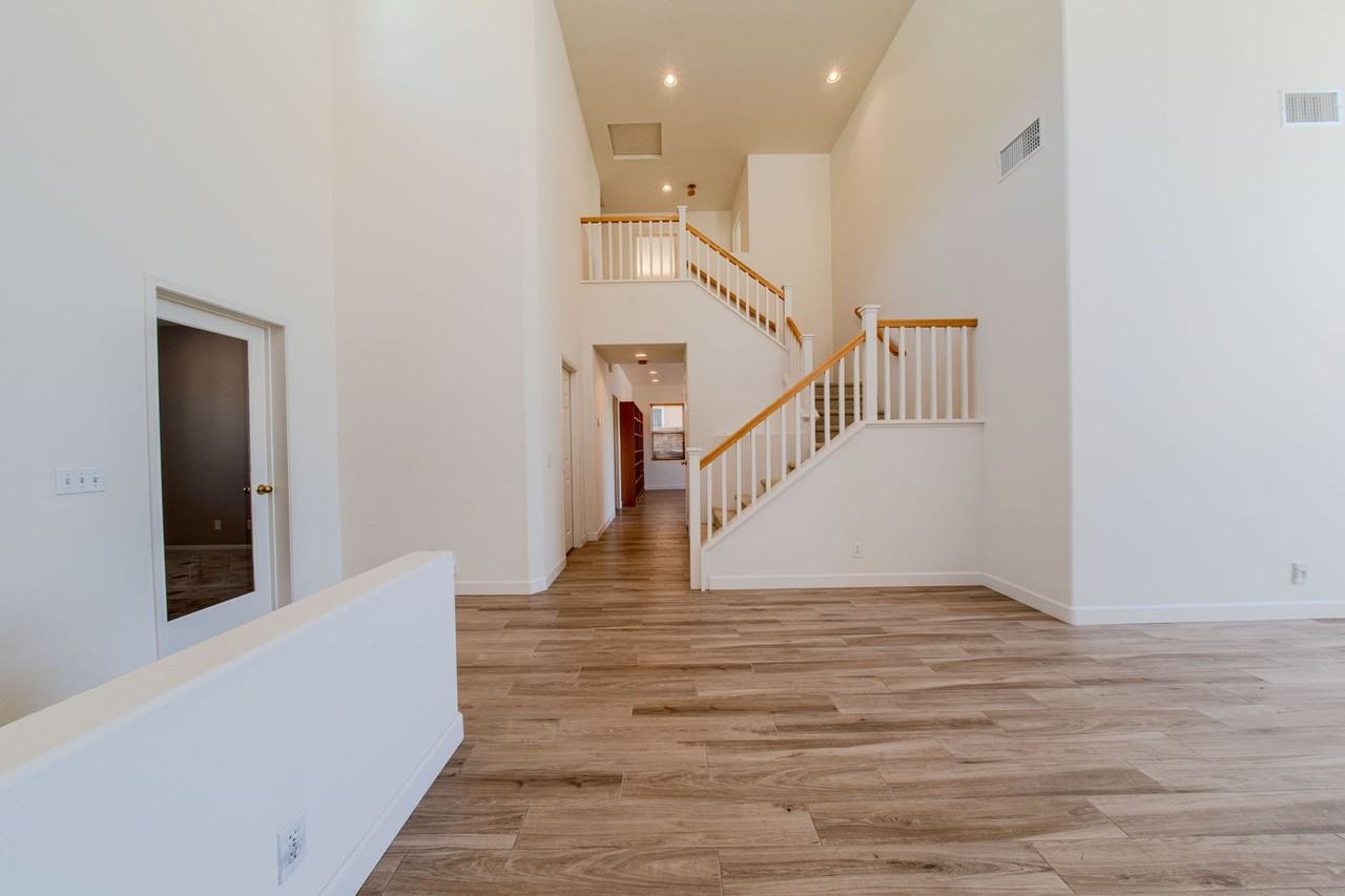 8715 E Foxhollow Dr - Photo 4 of 35