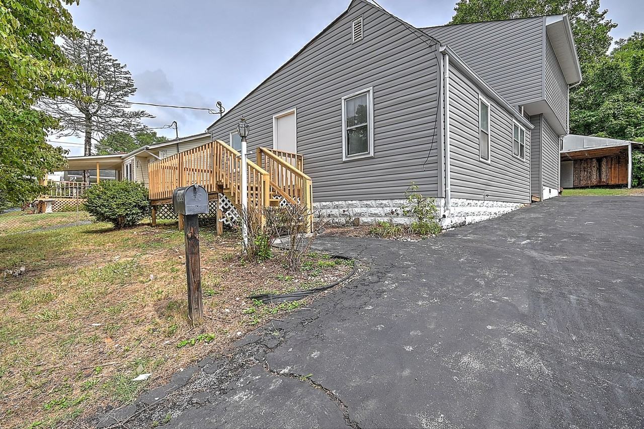 1806 Anderson St - Photo 2 of 46