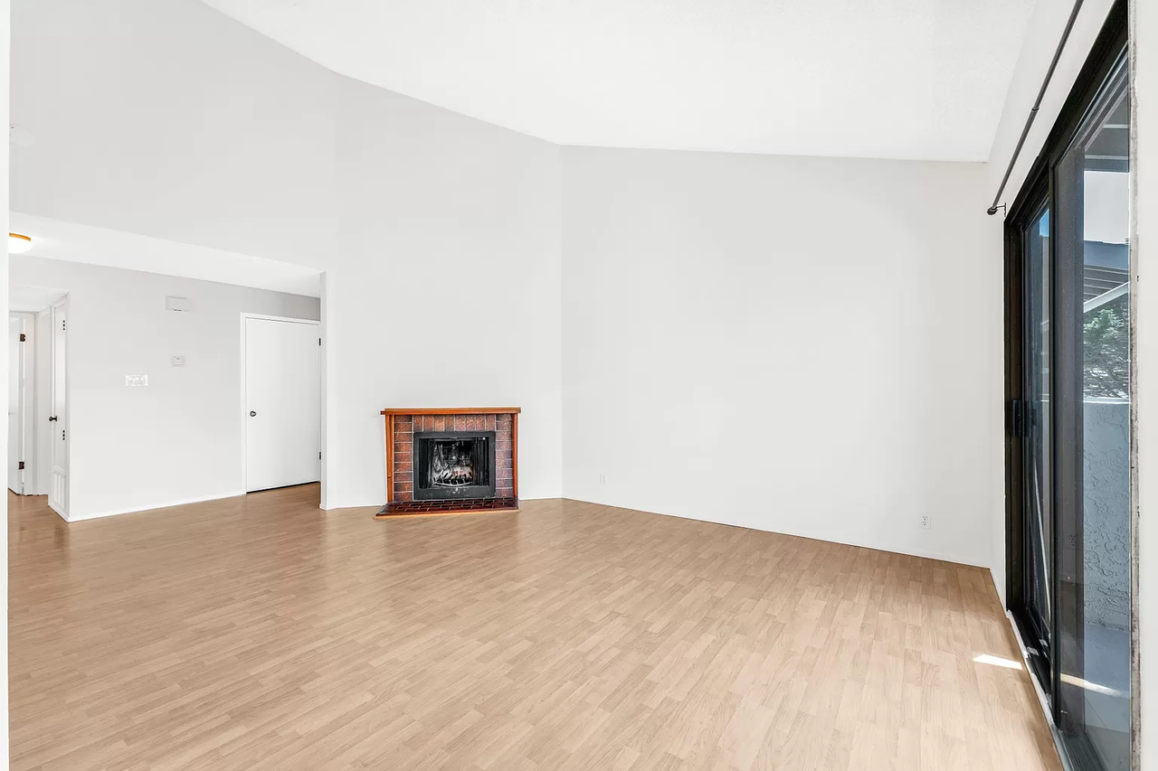 941 Ridgeview Ct #D - Photo 2 of 25