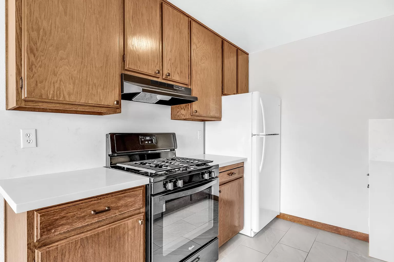 941 Ridgeview Ct #D - Photo 3 of 25
