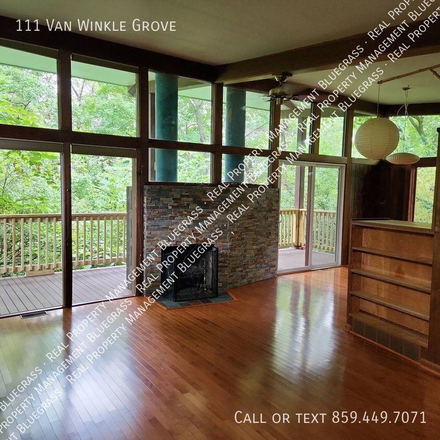 111 Vanwinkle Grv - Photo 3 of 15