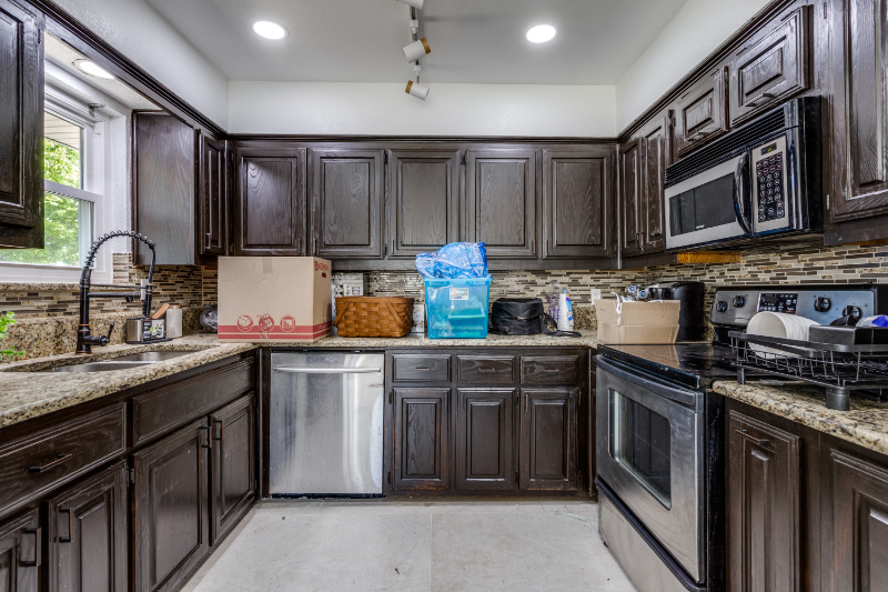 105 Douglas Dr - Photo 4 of 16