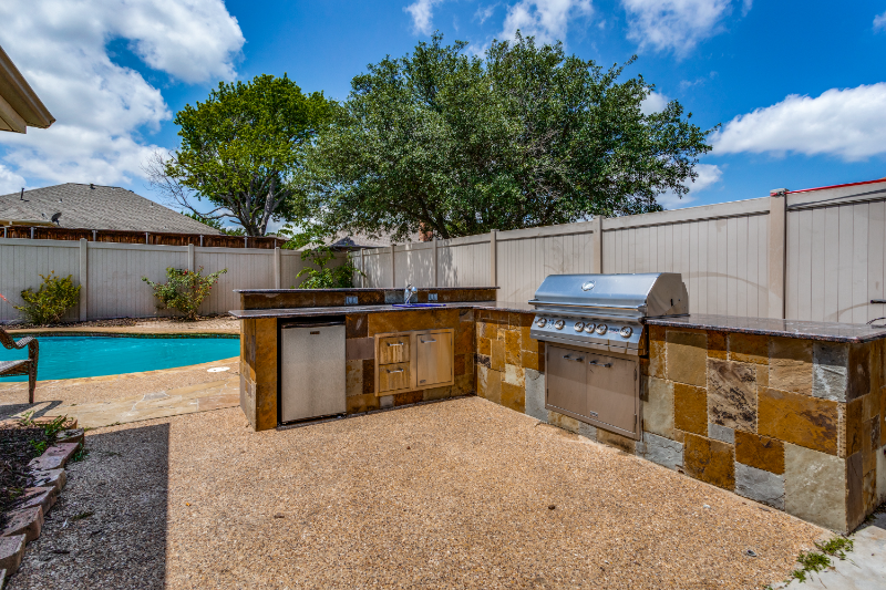 105 Douglas Dr - Photo 2 of 16