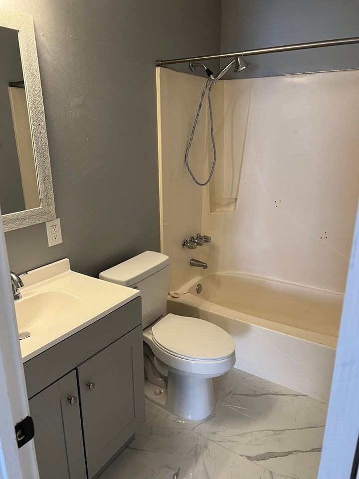 309 East Walnut Avenue - Photo 3 of 8