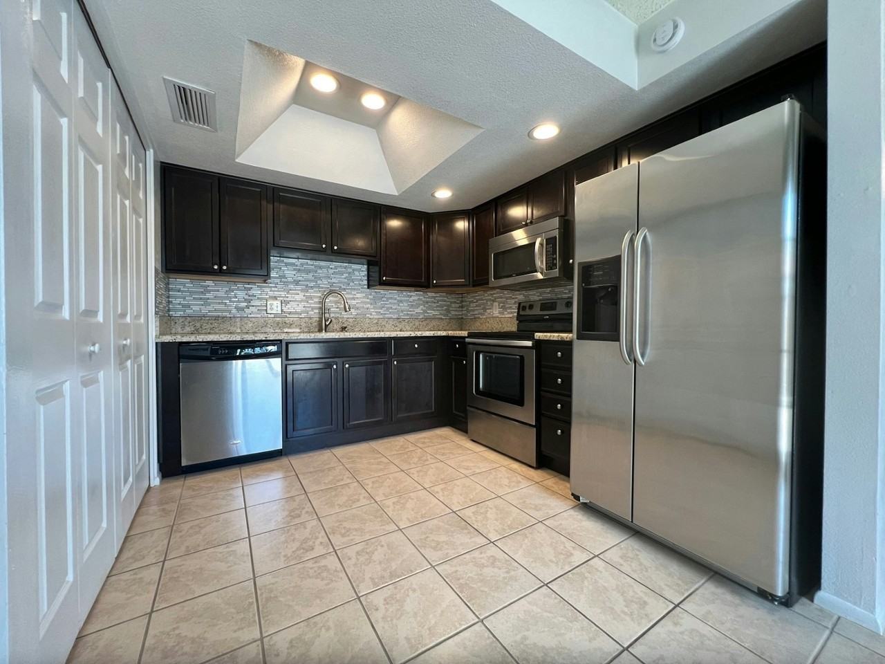 924 East Diamond Drive - Photo 5 of 22