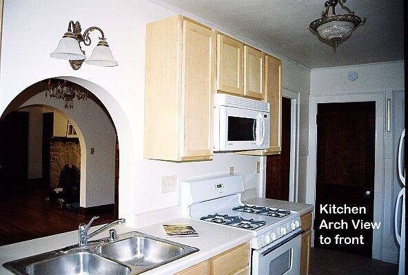 2024 Kendall Ave - Photo 4 of 13