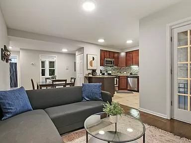 4501 N Milwaukee Ave Apt 3 #5116-3N - Photo 2 of 6