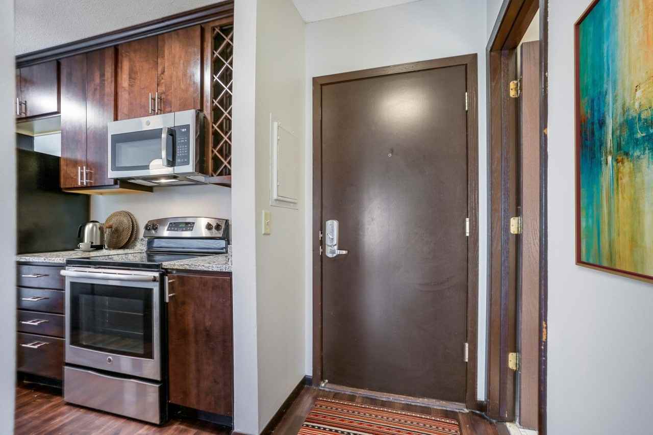 2800 Girard Apartments - Photo 4 of 33