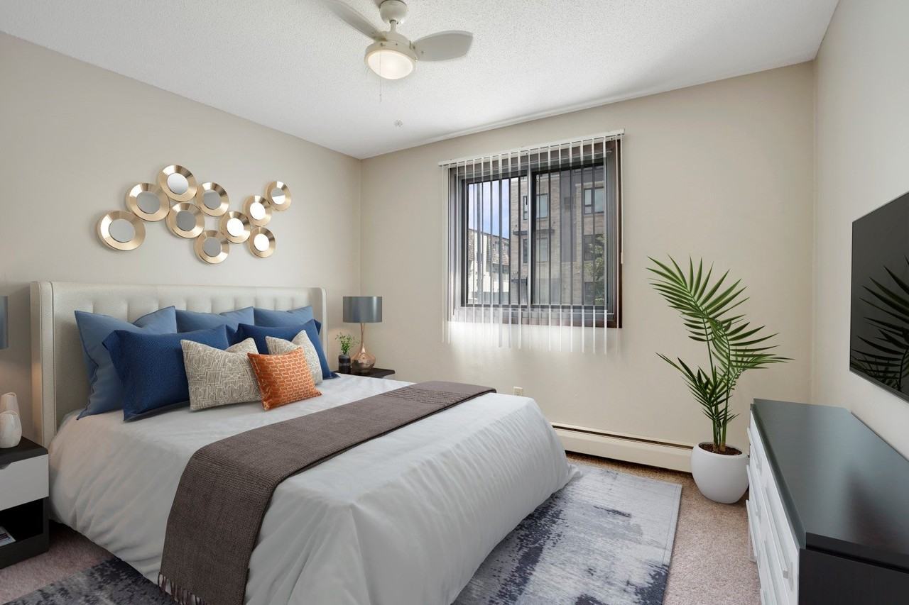 2800 Girard Apartments - Photo 5 of 33