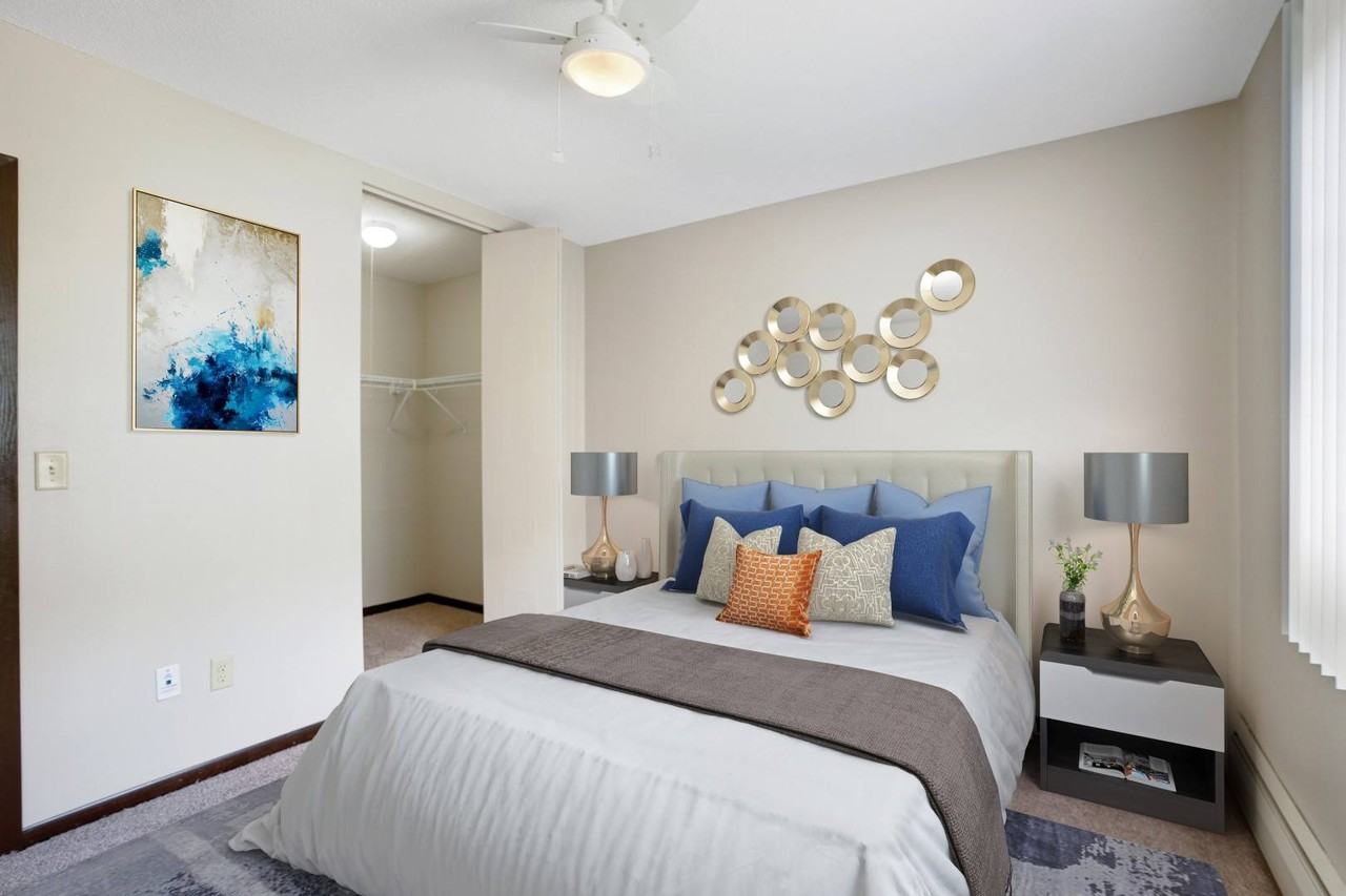 2800 Girard Apartments - Photo 6 of 33