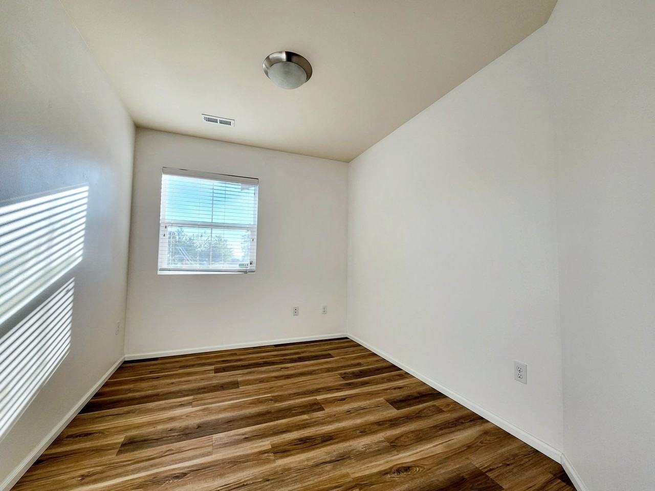 8431 10th Pl Se - Photo 3 of 19