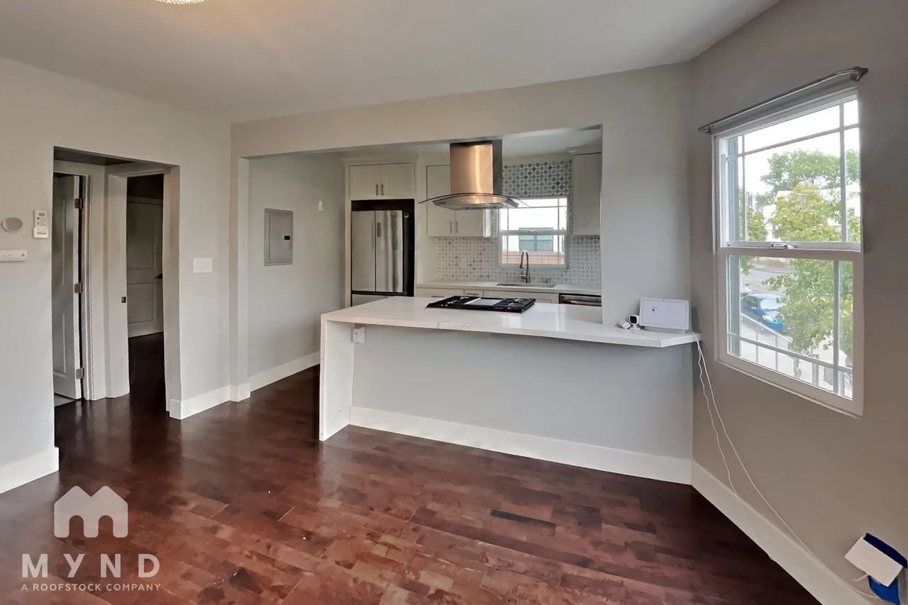 1078 16th St - Photo 2 of 24