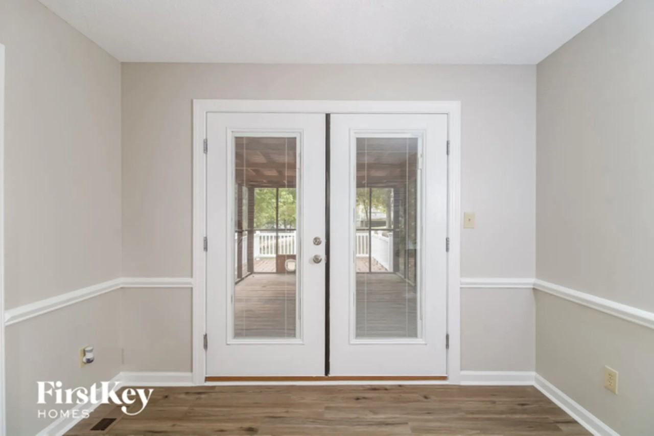 111 Ashworth Dr - Photo 3 of 15
