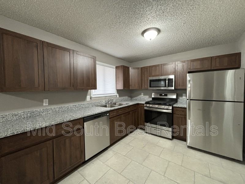 220 Sunnymeade Dr - Photo 3 of 8