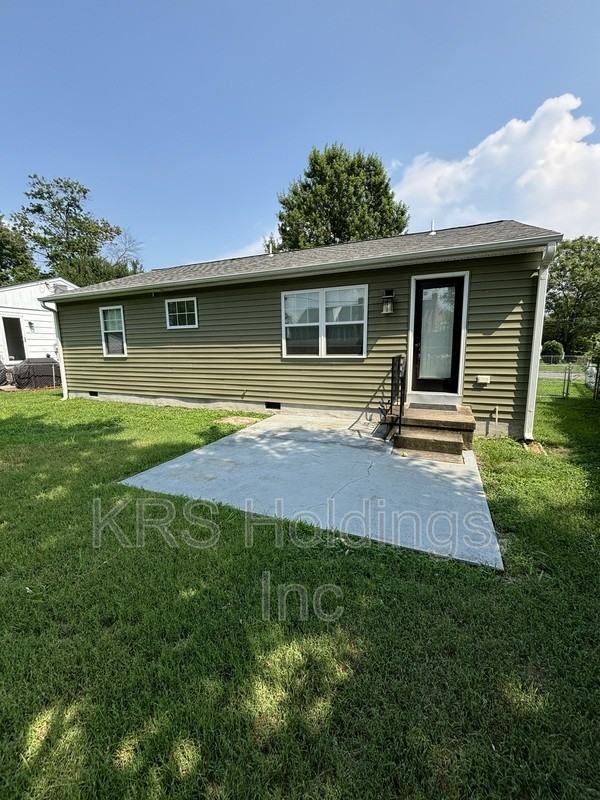 1406 N 32nd St - Photo 4 of 20