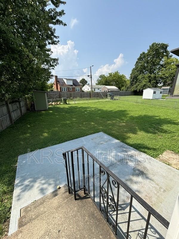 1406 N 32nd St - Photo 5 of 20