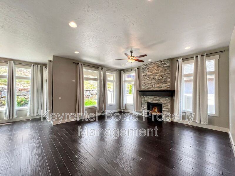 1143 E Wrightwood Dr - Photo 2 of 20
