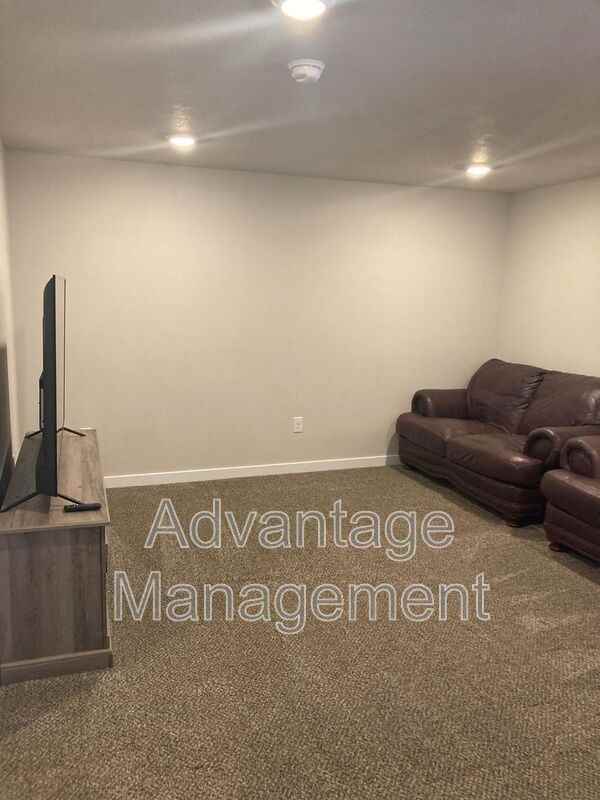 1010 Northeast - Photo 6 of 20