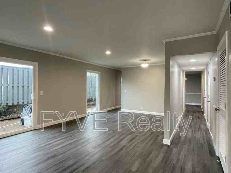 1900 Richard Jones Rd #V12