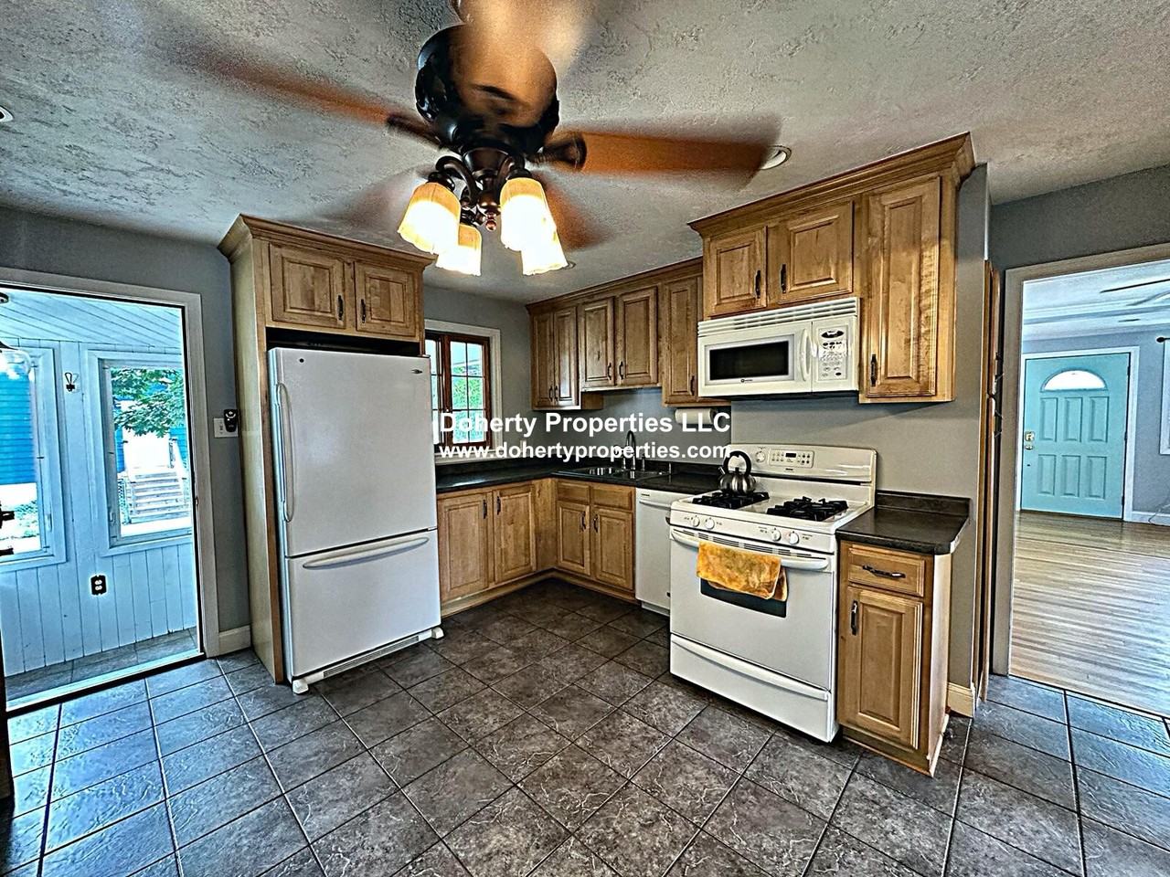 41 Malwood Ave - Photo 3 of 11