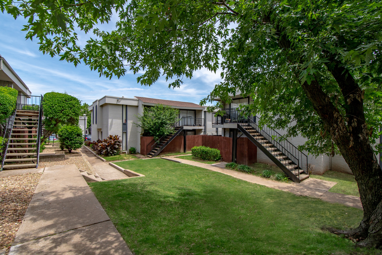 5560 Medical Center Apartments - Photo 5 of 23