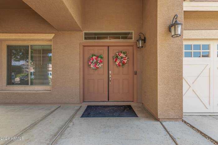 13765 W Crocus Dr - Photo 3 of 31