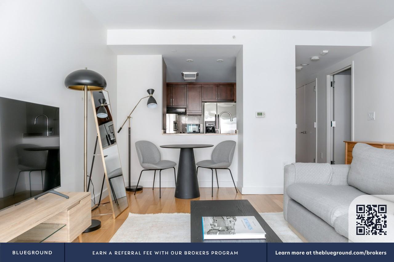 135 Clarendon Street - Photo 5 of 26