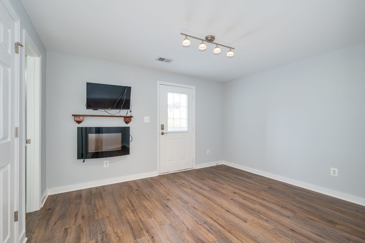 1217 Steed St - Photo 3 of 21