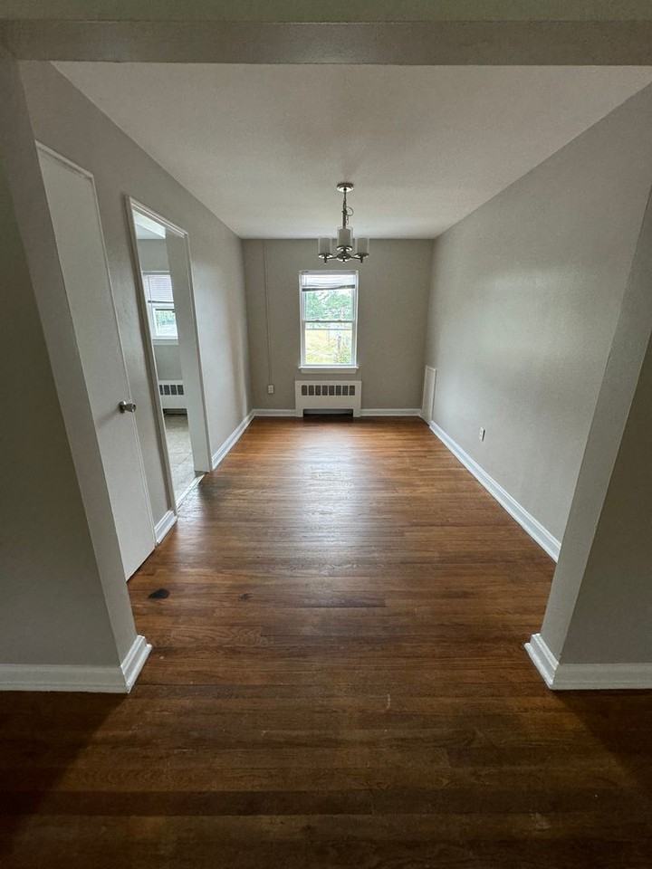 Long Meadow Apartment Complex - Photo 7 of 13