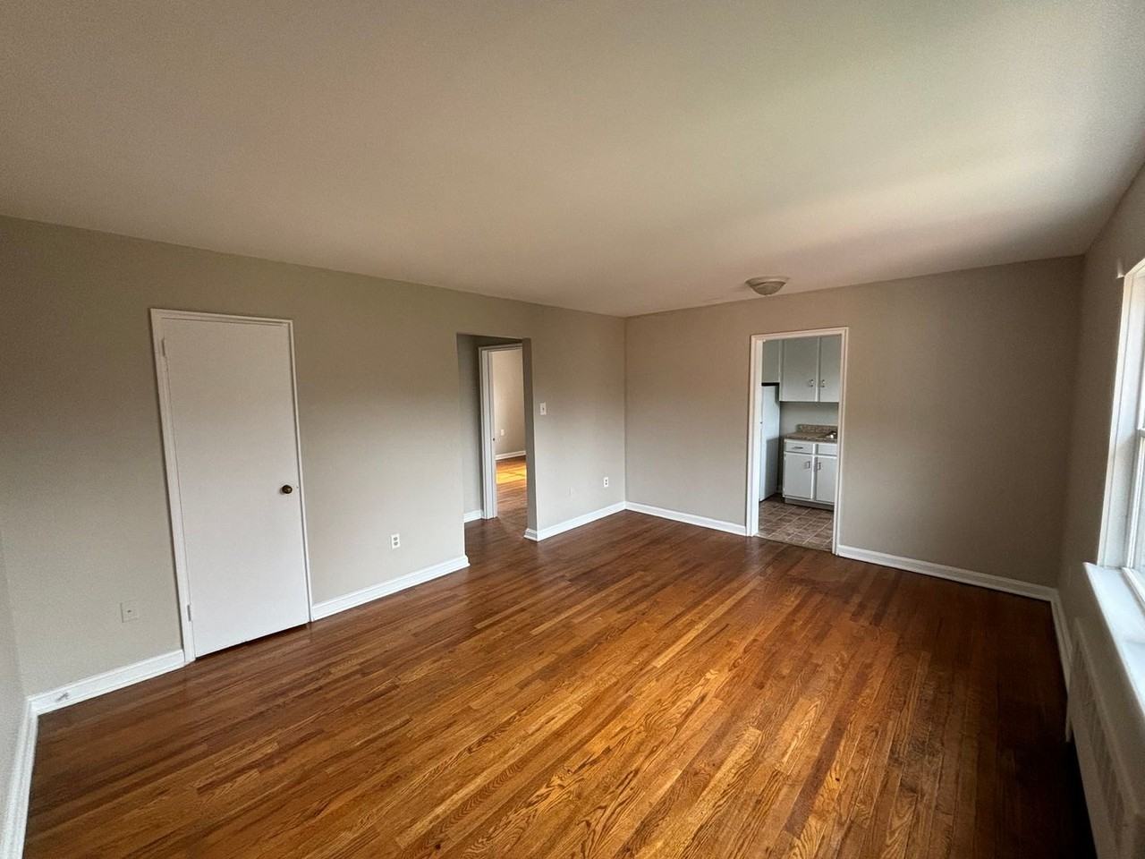 Long Meadow Apartment Complex - Photo 7 of 16