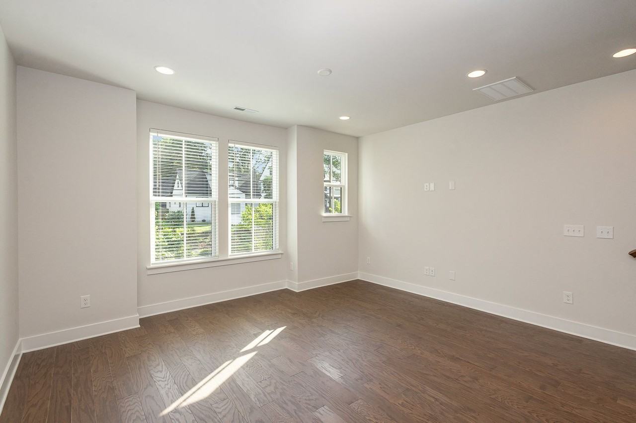 2319 Rozzelles Ferry Rd - Photo 3 of 30