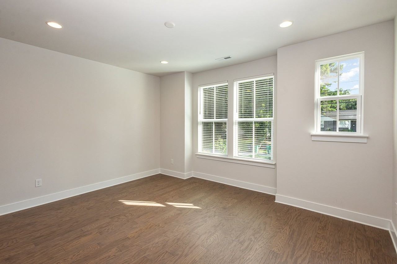 2319 Rozzelles Ferry Rd - Photo 5 of 30
