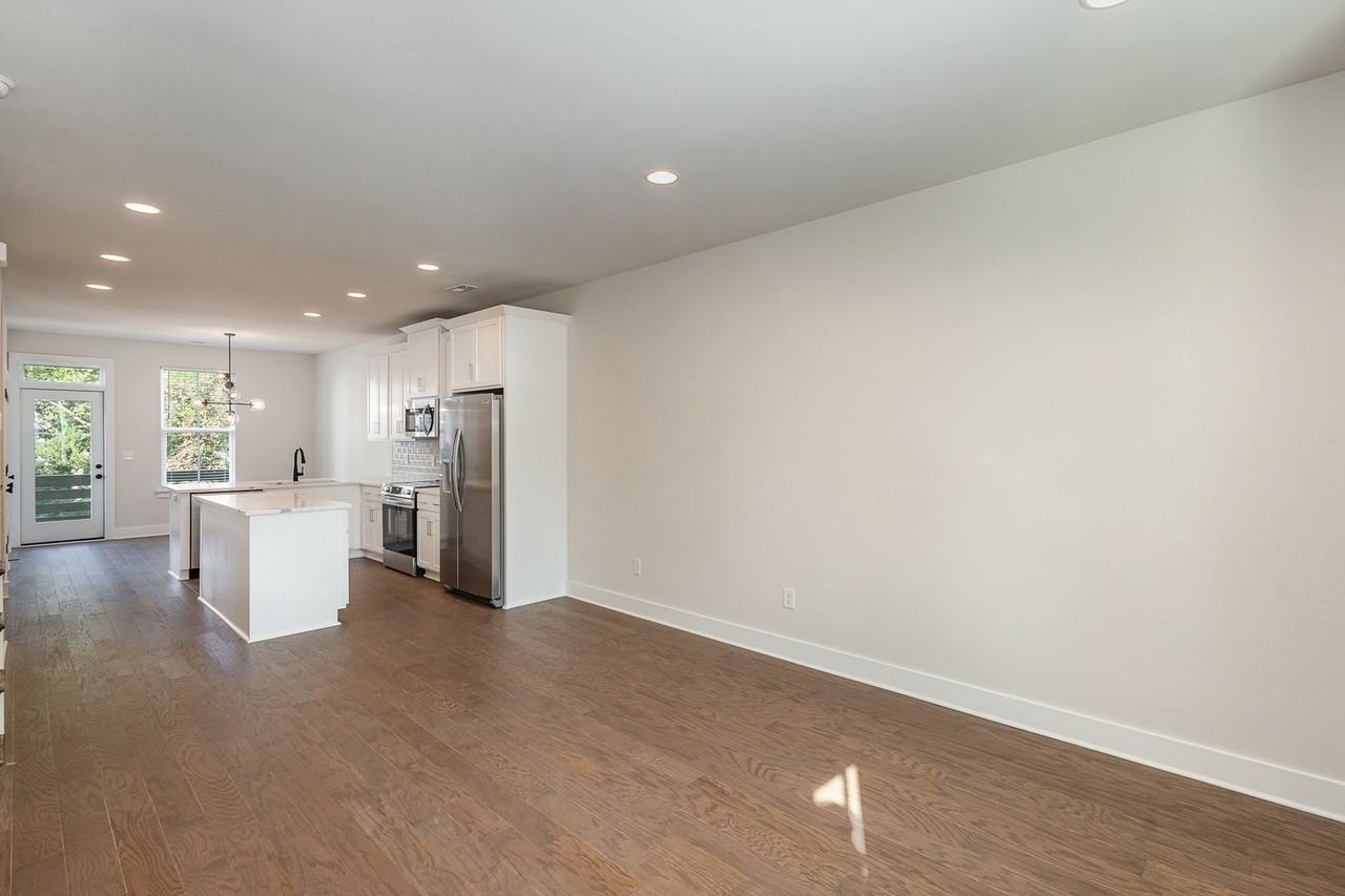 2319 Rozzelles Ferry Rd - Photo 6 of 30