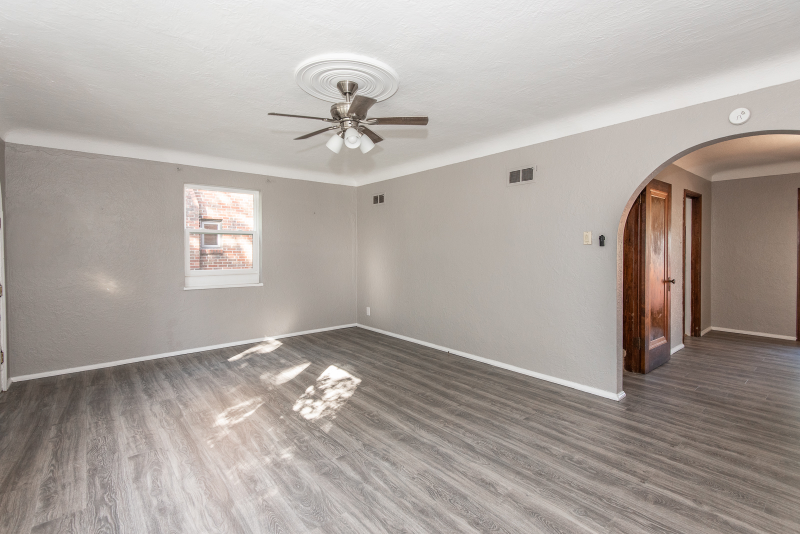 703 Dallas Dr - Photo 2 of 24