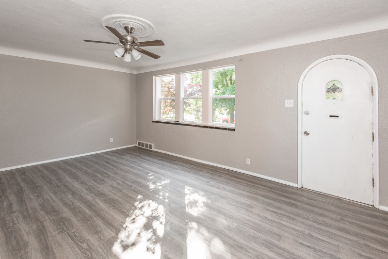 703 Dallas Dr - Photo 3 of 24