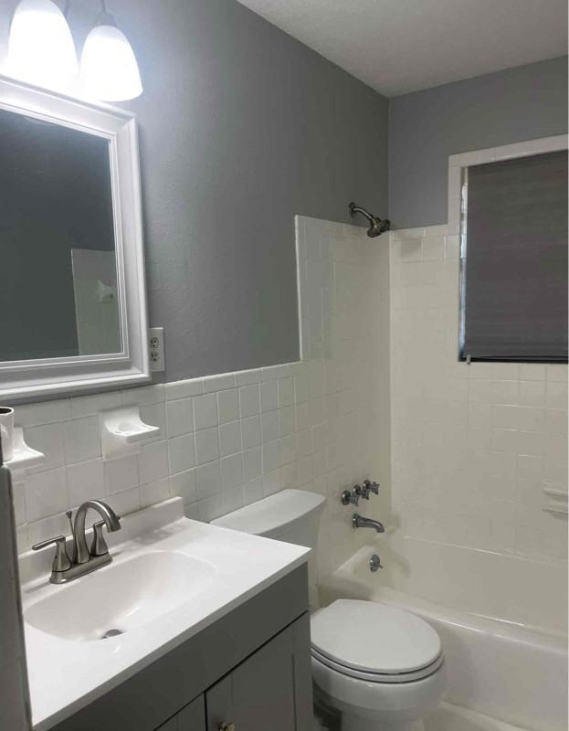 1914 Saint James Dr #4 - Photo 3 of 9