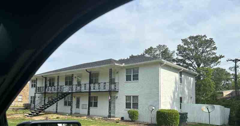 1914 Saint James Dr #4 - Photo 4 of 9