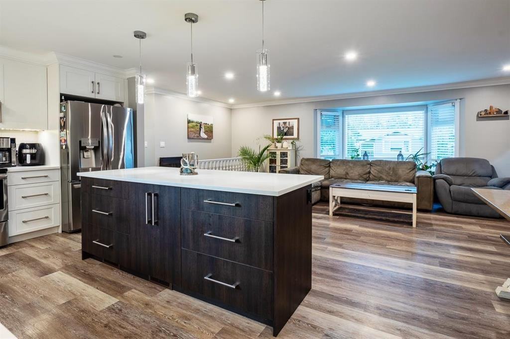 22562 122 Avenue - Photo 3 of 21