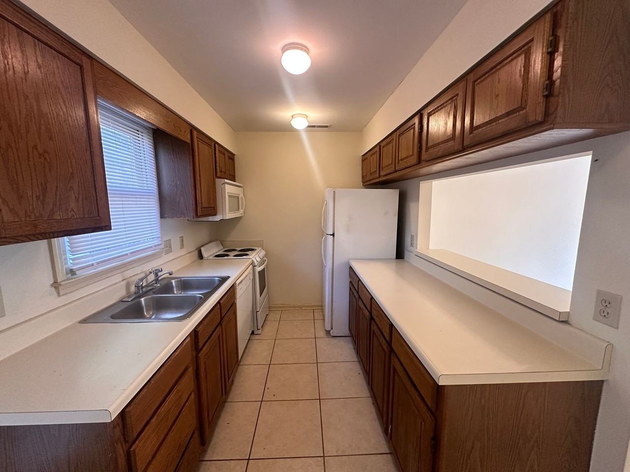 2228 Yaupon Dr - Photo 5 of 13