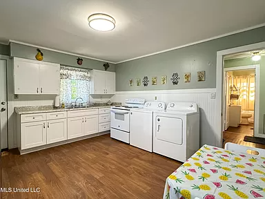 213 Lindale St - Photo 6 of 12