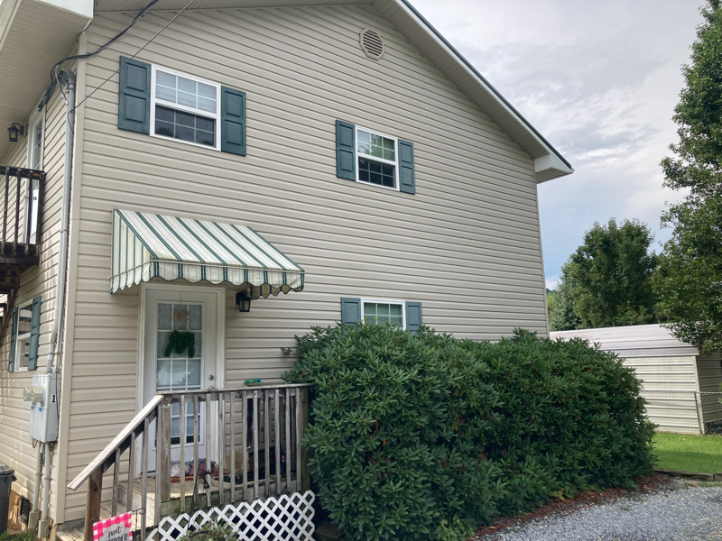 830 Deerfield Ln - Photo 2 of 5