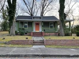 featured image of 844 Oak St