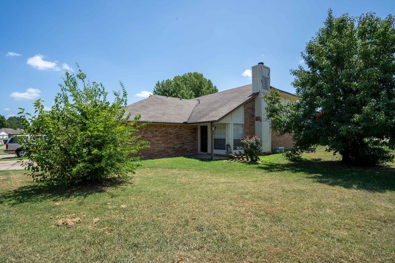 2321 W Galveston St Duplex - Photo 2 of 19