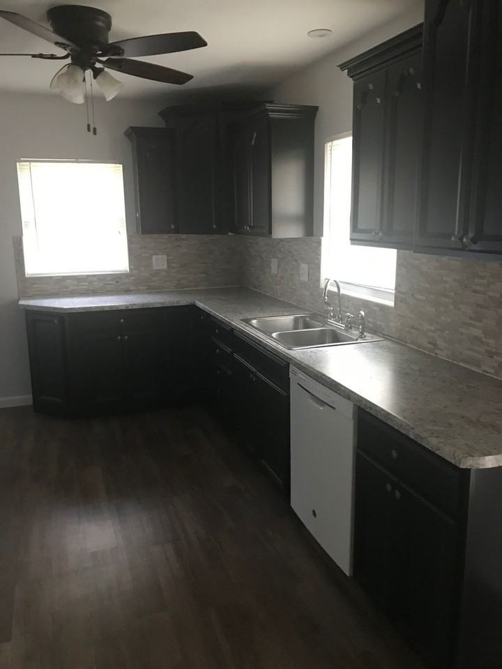 2354 Dunham St - Photo 2 of 15