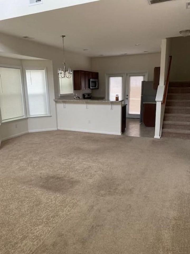 425 Viceroy Ln - Photo 3 of 25