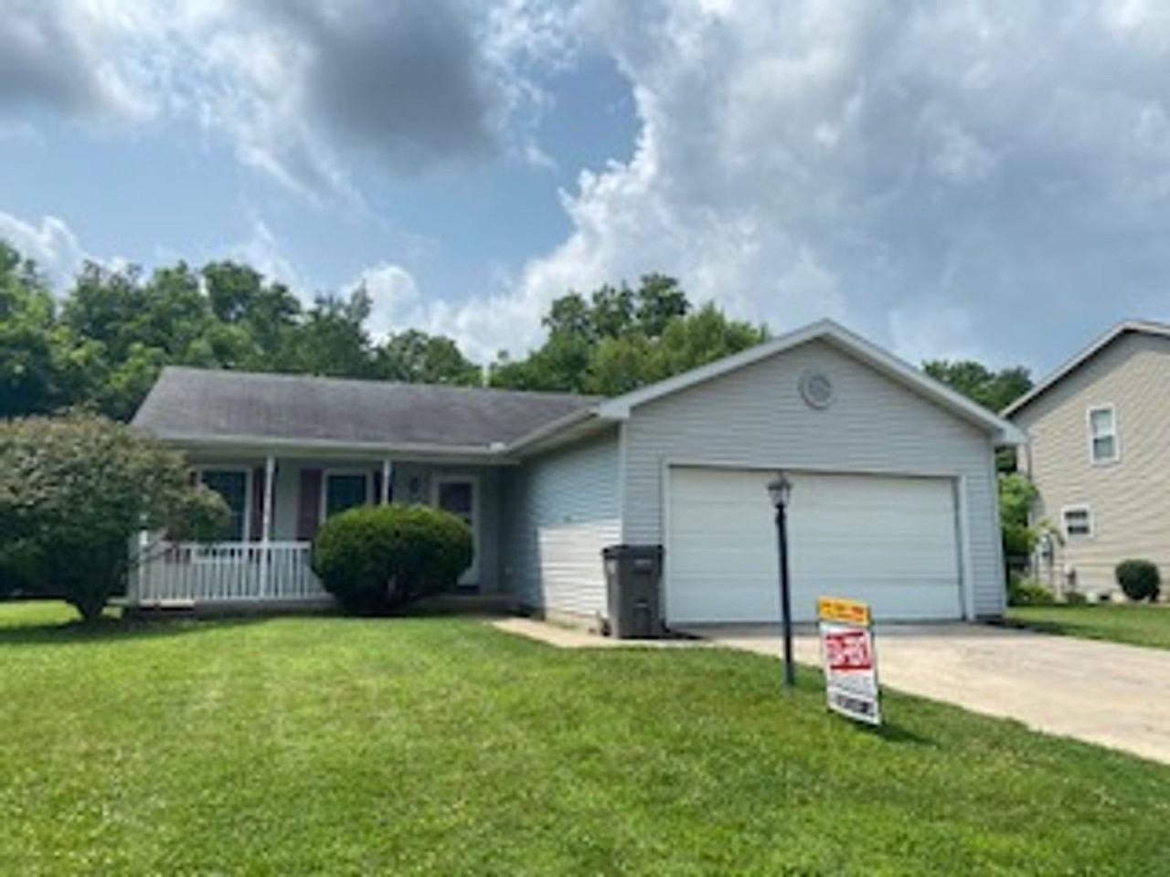 819 Colonial Manor Dr - Photo 2 of 22