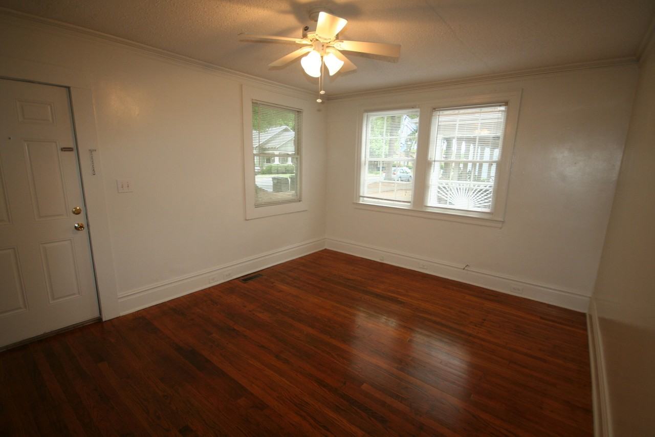 906 Lancaster - Photo 2 of 12