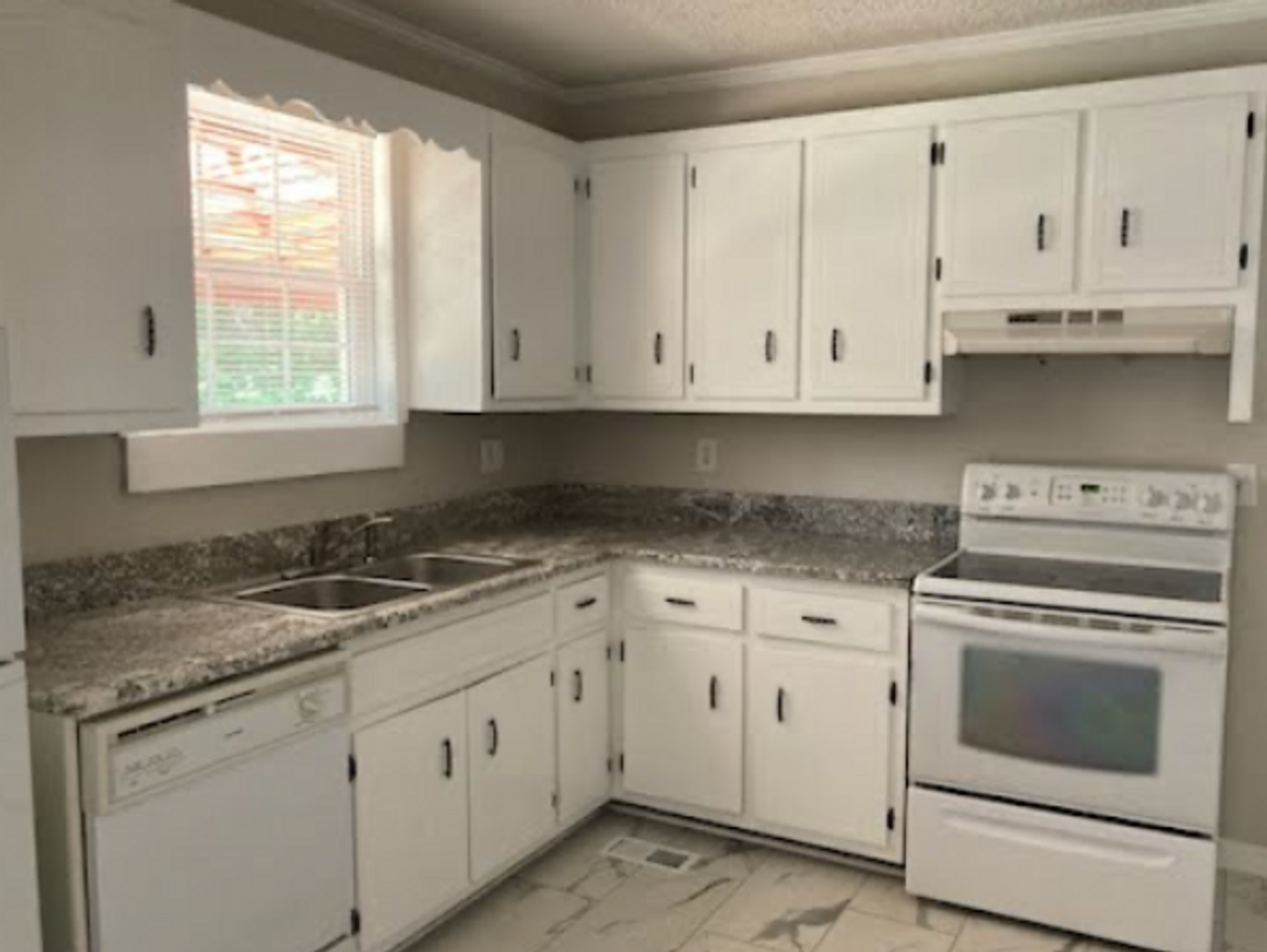 522 Gale Dr - Photo 3 of 20