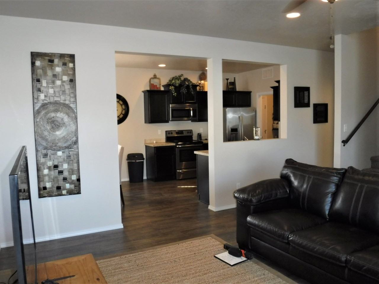 713 N Manship Ave - Photo 2 of 26