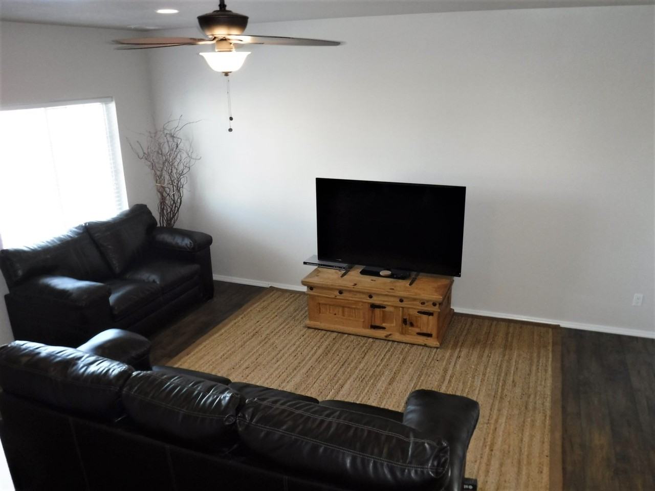 713 N Manship Ave - Photo 5 of 26
